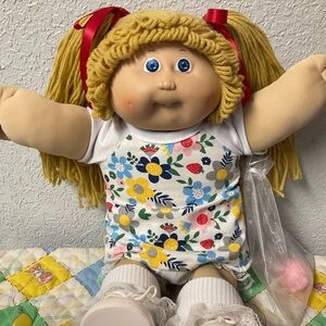 Vintage Cabbage Patch Kid Girl Butterscotch Hair Blue Eyes Head Mold #5 1985